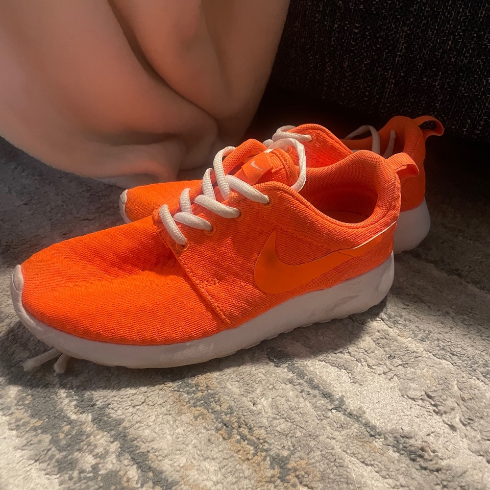 Nike tennis shoes